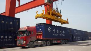西部陆海新通道有多忙 跨境物流繁忙推动经贸合作