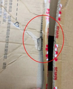 女子网购“恋与深空”角色玩偶，快递内发现疑似尿液液体，中通回应