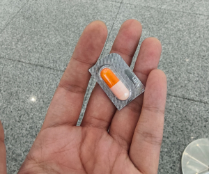 乘客在机场买到散装布洛芬 暖心服务获赞