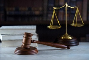 男子球馆内晕倒后去世，家人称球馆未配AED索赔40余万元 一审法院：现行法律法规无强制性规定要求配备