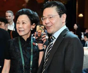 98岁李嘉诚最新照片公布 谣言不攻自破
