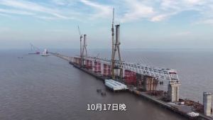 世界最长跨海高铁桥梁首个航道桥合龙 南航道桥率先贯通