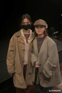 黄多多在乌镇戏剧节被偶遇 文艺气质传承