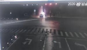 问界碰撞后起火 官方发声明 超速行驶引发争议