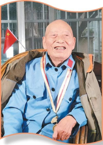 106岁老红军赵茂林讲述长征经历 雪山草地见证不屈信念
