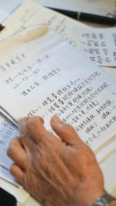 92岁南京奶奶火了！“做AI短视频是一种独特的养生”