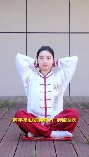 内蒙古飞杭州深夜航班女子突发不适 高空急救展现医者本能