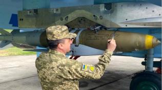 乌军为苏-27战机整合美制滑翔炸弹