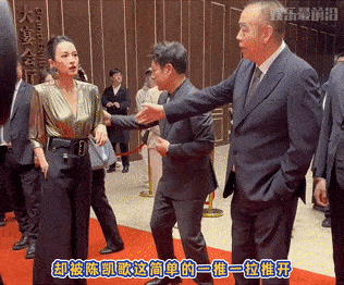 陈凯歌主动握手，张艺谋求合作，是谁把张颂文架在火上烤？