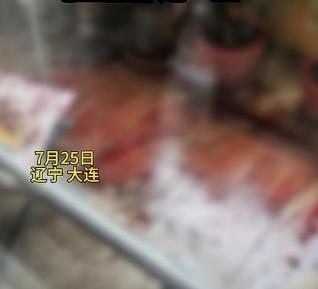 大娘清晨发现阳台满地“血迹” 神秘人诡异操作惊魂
