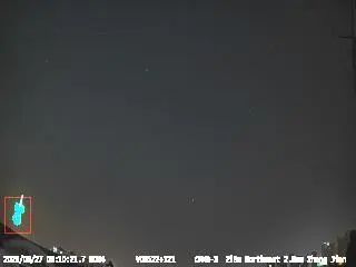 多地天空划过超亮火流星，瞬间黑夜变白昼，或有陨石坠落