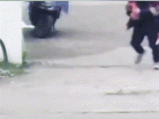 “小孩哥”路遇老人倒地忙救助