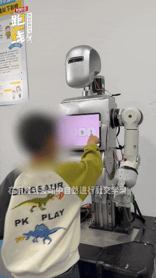 福建研发人形机器人帮助孤独症孩子