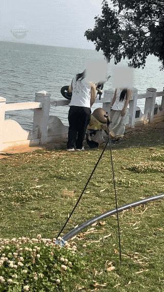 男子把电动自行车扔进滇池被行拘