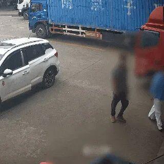 男子寄1万件包裹快递员报警 及时拦截涉诈快递