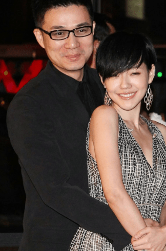 死性不改曝小s老公与拉拉队辣妹聚餐后夜店续摊