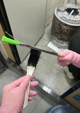 女生拆洗洗衣机意外走红全校！为同学清洗洗衣机月入3000多元