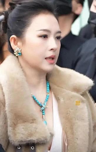 章子怡脸咋了 颜值审判背后的双标现象