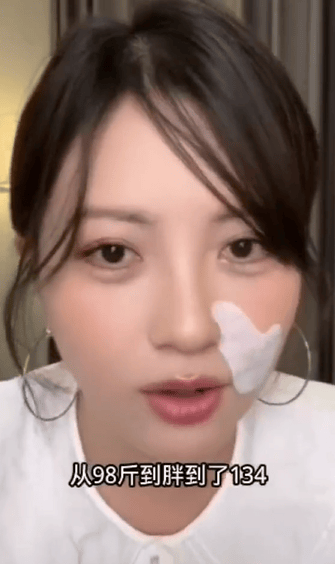 包文婧在直播时称自己封肚：三胎真不可能了