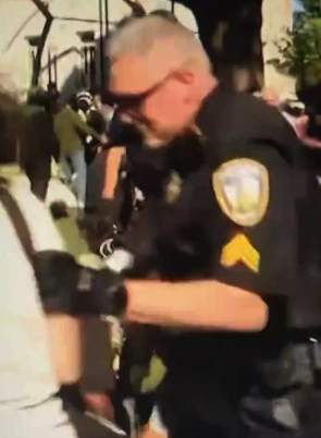 抗议示威升级，28人被捕！美教授被警方打掉眼镜强制摁在地上逮捕