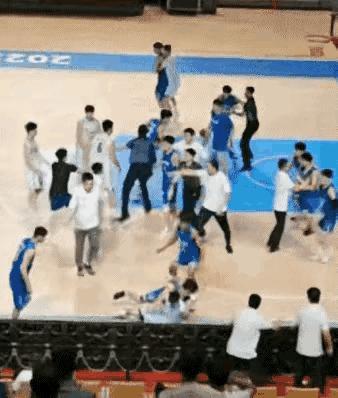 中国U21篮球发生大规模冲突！现场完整版流出