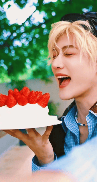 周柯宇作念了我最想对陈妍希作念的事 18场吻戏的情愫舆图