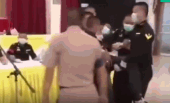 泰国又迎抽签征兵 ＂八尺男儿＂抽中当场＂香消玉殒＂