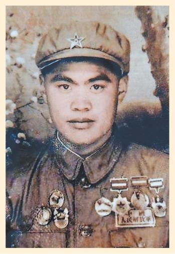 96歲抗戰(zhàn)老兵馮為民的時(shí)空對(duì)話 崢嶸歲月憶往昔
