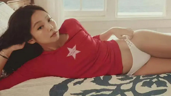 Jennie穿热辣比基尼 长腿迷人尽显性感