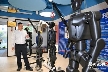 福州造机器人下地进厂显神通 应用场景多点开花