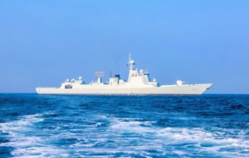 唐山舰开展海上多课目实战化训练