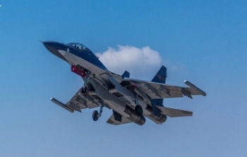 梯次滑出、接续升空 直击东部战区空军训练现场