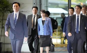 日本加速再军事化，辽宁舰被跟踪，国防部在主场发声，给日本上课