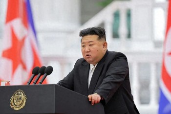 金正恩要求进一步提升火炮武器装甲化
