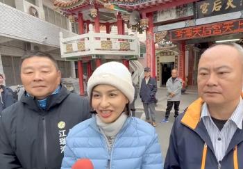 高雄市长选举绿营内斗激烈 邱议莹民调领先