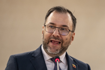 委内瑞拉外长：感谢中方支持 捍卫主权获赞