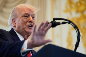 特朗普2.0一周年：美国乡村选民裂变 Z世代选民转向