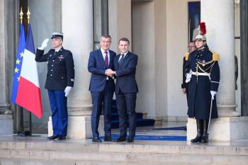 马克龙遭特朗普羞辱？是深谋远虑还是既蠢又坏 私信曝光引发外交风暴