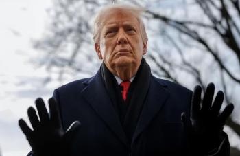 特朗普被曝正考虑对伊朗发动重大打击 军事选项增多