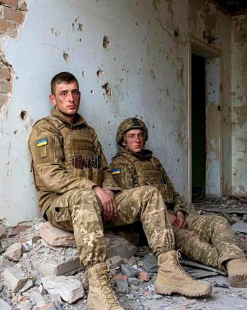 大V：泽连斯基恐进退两难 政治博弈中的选择难题