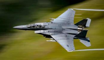 伊朗称击中一架F-15战机 空中对抗升级