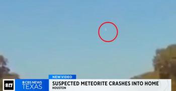 疑似流星碎片砸中休斯敦地区民宅 居民家中惊现神秘石头