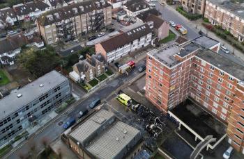 英国伦敦犹太街区4辆救护车遭纵火，斯塔默发声：深感震惊 反犹犯罪引发关注