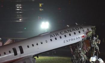 纽约机场发生客机撞车事故 机长副机长不幸遇难