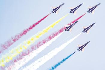 排面拉满！歼-16、空警-500等四机型亮相埃及航展 展示体系化作战能力
