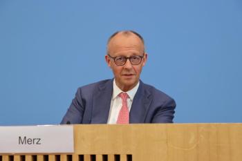 德国民众对默茨信心崩盘 支持率持续下滑