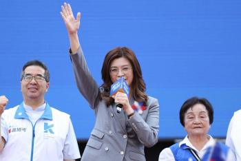 郑丽文赴台中为江启臣站台 批民进党错误政策害经济