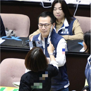 邱議瑩扇羅智強(qiáng)耳光被判拘役