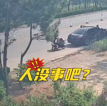 女孩騎車撞上小車 車主說(shuō)人沒(méi)事就好不用賠