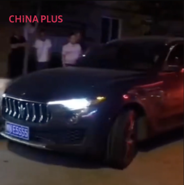 司机醉驾玛莎拉蒂致2死4伤 Two killed after drunk driver slams into another car in Henan